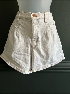 Universal Threads White Women’s Denim Shorts